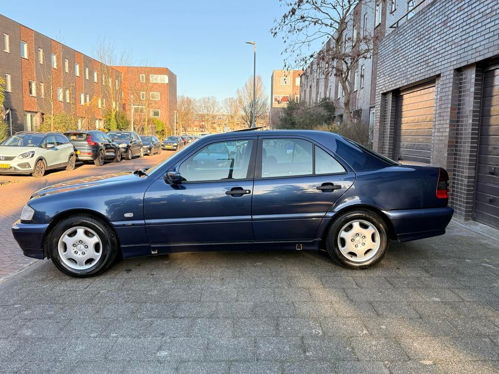 Mercedes-Benz Mercedes 1998 Blauw automaat, Auto's, Mercedes-Benz, Automaat, Achterwielaandrijving, 4 cilinders, 1799 cc