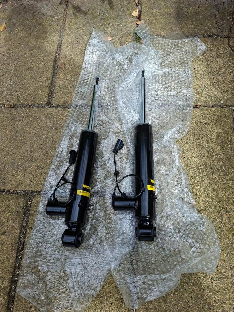 Nieuwe Monroe schokbrekers C1513 mag weg voor een prikkie!, Ophalen, Nieuw, Volvo