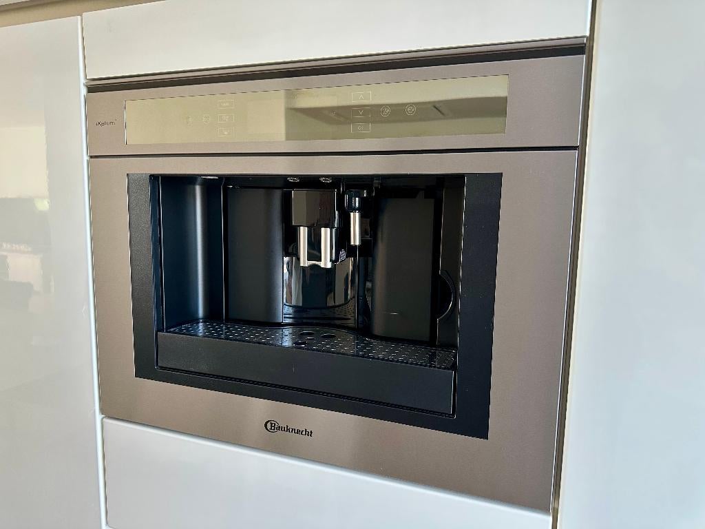 Inbouw koffiemachine Bauknecht KMT9145IXL, Witgoed en Apparatuur, Ophalen, Gebruikt, Koffiemachine, Afneembaar waterreservoir