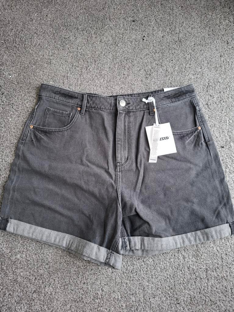 Nieuw! Met kaartje! Korte spijkerbroek Raizzed maat 33, Kleding | Dames, Kort, Zwart, Maat 42/44 (L), Raizzed
