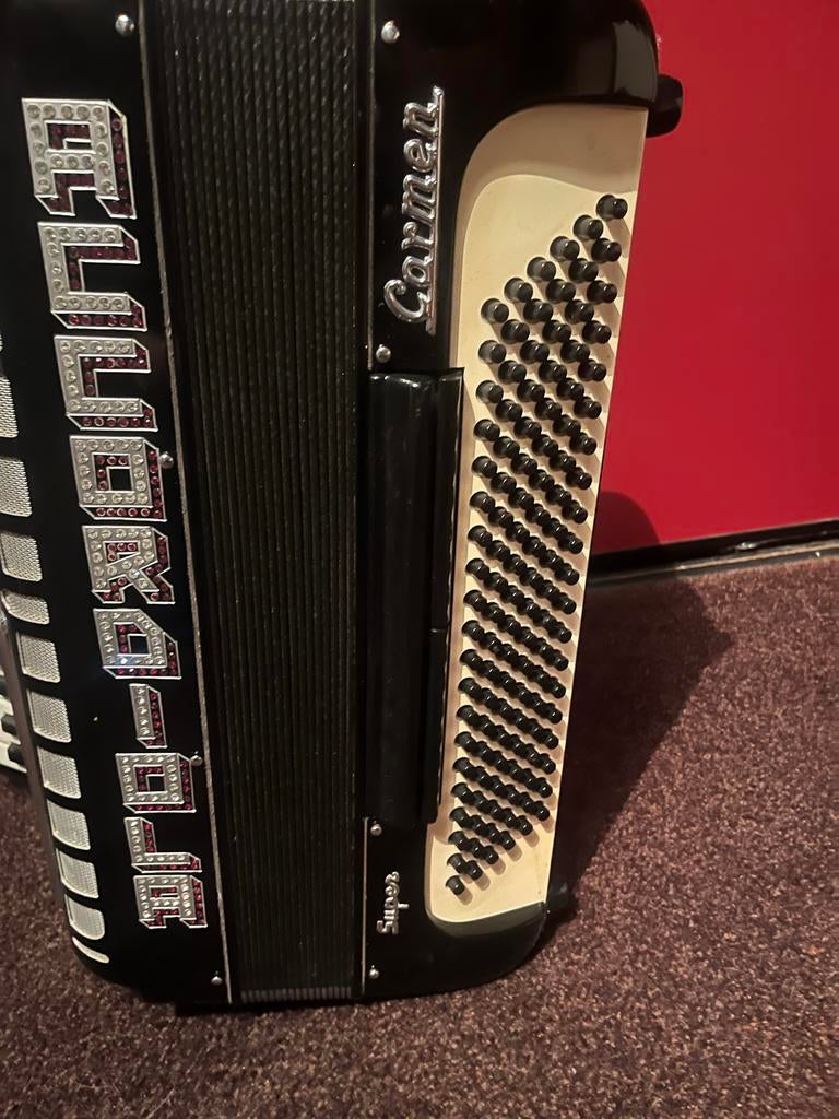 Accordiola Super Carmen Toetsaccordeon, Muziek en Instrumenten, Ophalen, Gebruikt, Overige formaten, Toetsaccordeon