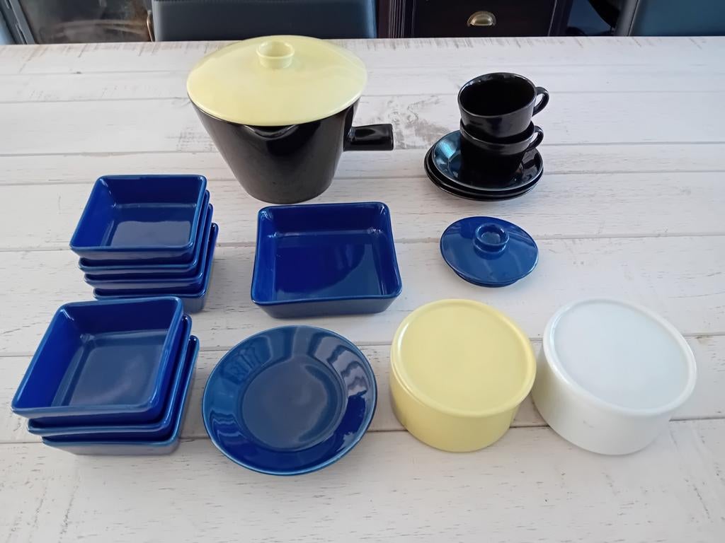 Arabia Kilta geel blauw zwart wit Arabia en iittala Teema, Ophalen of Verzenden, Zo goed als nieuw, Overige stijlen, Porselein