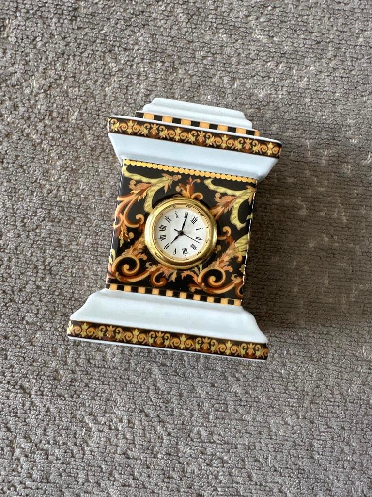 Kleine klok met goudkleurig patroon, Ophalen of Verzenden