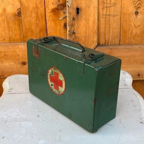 Verband kist First aid box metaal leger 24,5 x 15,5 x 9 cm, Ophalen of Verzenden, Landmacht, Nederland, Kist of Geocache