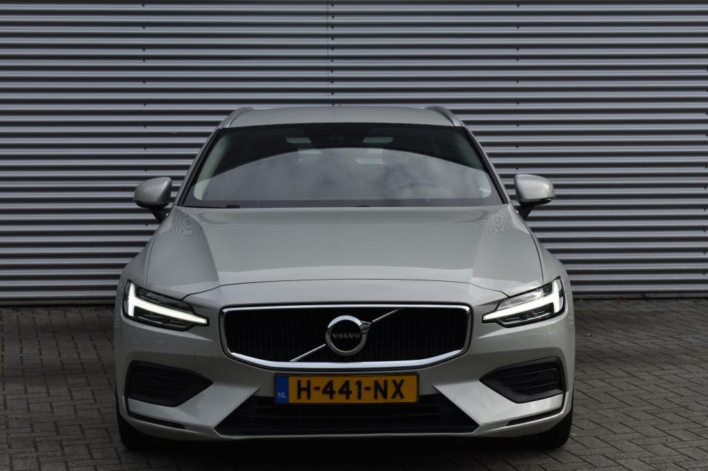 Volvo V60 2.0 T4 MOMENT.PRO / POLESTAR ENGINEERD / NL AUTO, Euro 6, 1969 cc, 93 €/maand, Zilver of Grijs