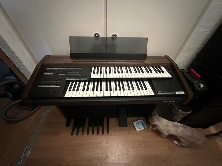 Elka Orgel met 2 klavieren en pedalen, Muziek en Instrumenten, Orgels, Zo goed als nieuw, Orgel, 2 klavieren, Ophalen of Verzenden