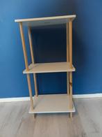 Wit kastje nachtkastje drie plankjes, Ophalen of Verzenden, Zo goed als nieuw