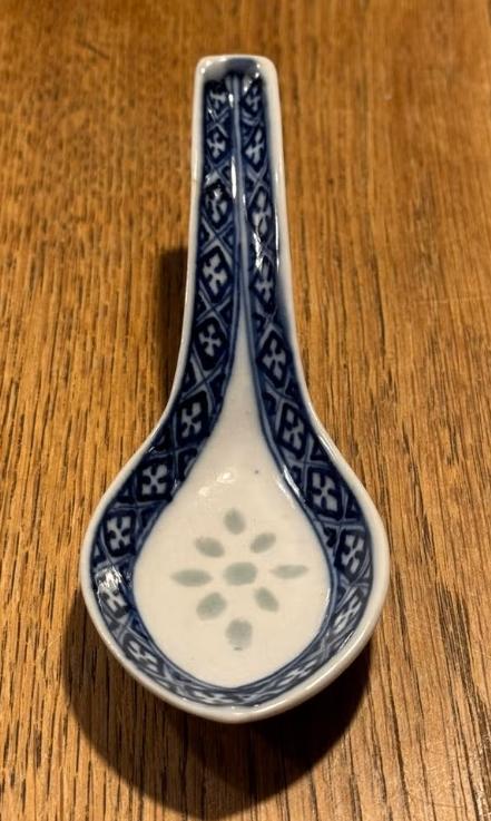 Vintage lepel van Chinees ‘rijstkorrel’ porselein, Antiek en Kunst, Ophalen of Verzenden
