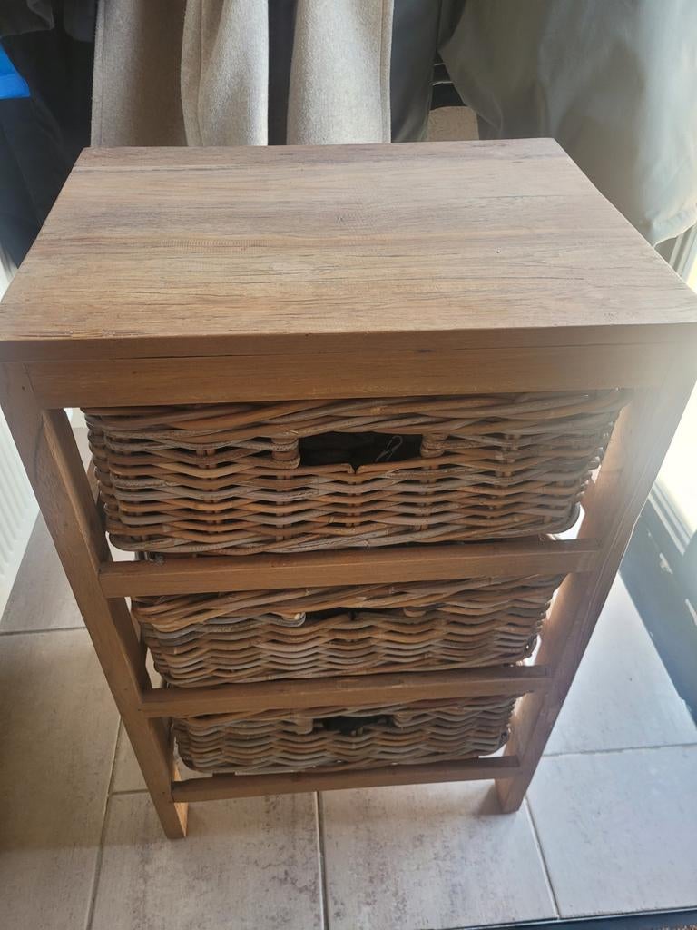 Opbergkastje met rieten manden, Ophalen