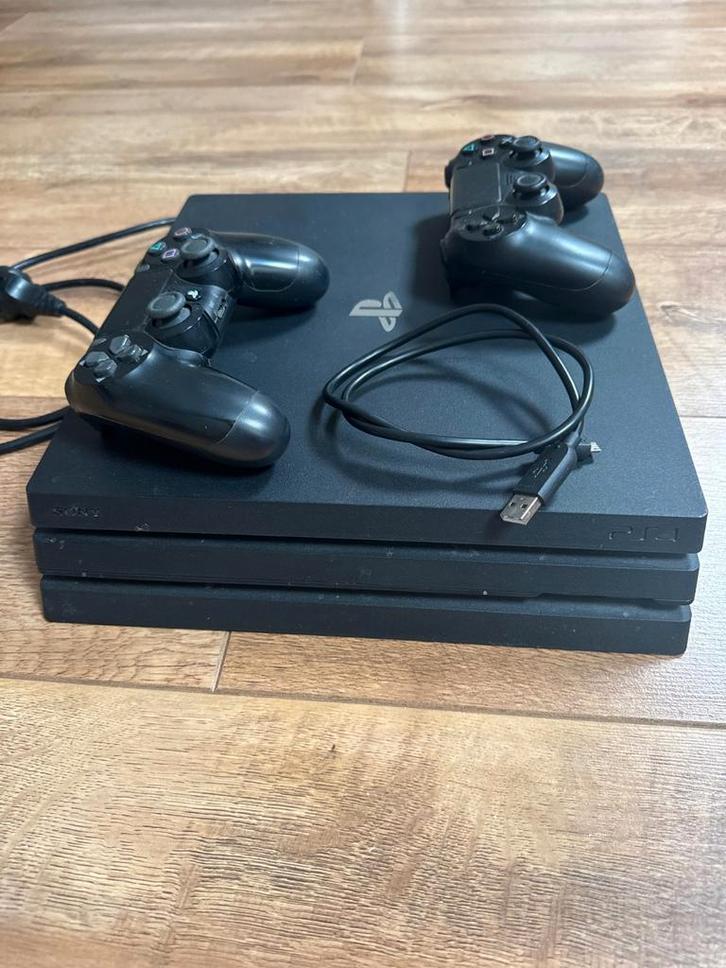 Playstation 4 ( ps4 ) Pro met twee controllers en kabels, Spelcomputers en Games, Spelcomputers | Sony PlayStation 4, Ophalen of Verzenden