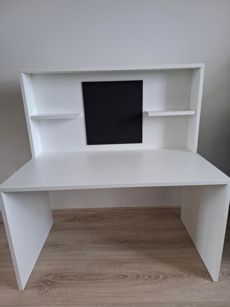 Wit kinderbureau / speelbureau met krijtbord, Kinderen en Baby's, Kinderkamer | Tafels en Stoelen, Ophalen of Verzenden, Zo goed als nieuw