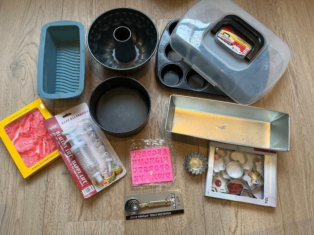 Bakvormen bakspullen maatlepels, muffins tulband etc, Ophalen, Zo goed als nieuw, Taarten of Cupcakes, Bakvorm