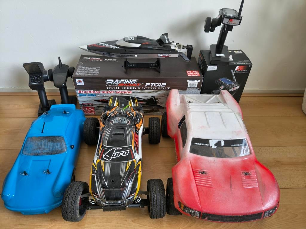 Tamiya TT-02, Traxxas, Team Losi, speedboat + onderdelen., Hobby en Vrije tijd, Modelbouw | Radiografisch | Auto's, Gebruikt, Auto offroad