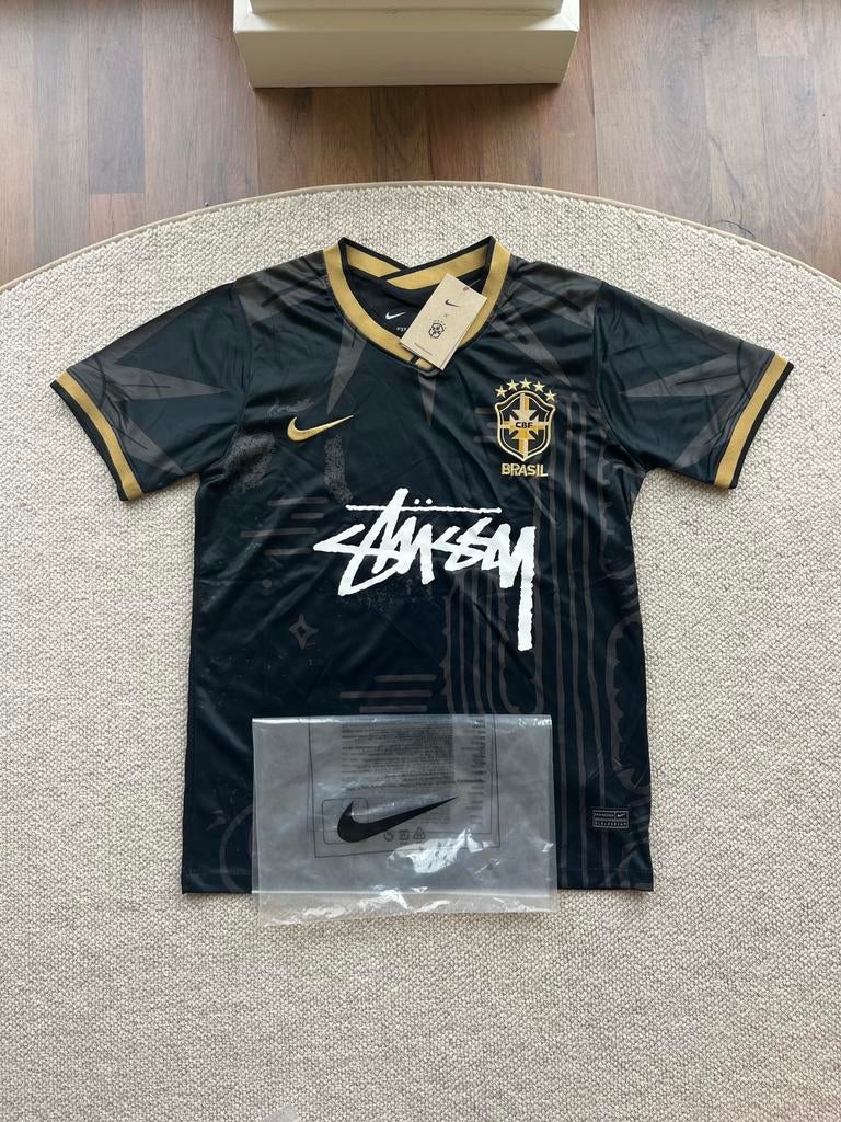 Brazilië X Stussy concept voetbalshirt maat M, Sport en Fitness, Voetbal, Nieuw, Shirt, Maat M, Verzenden