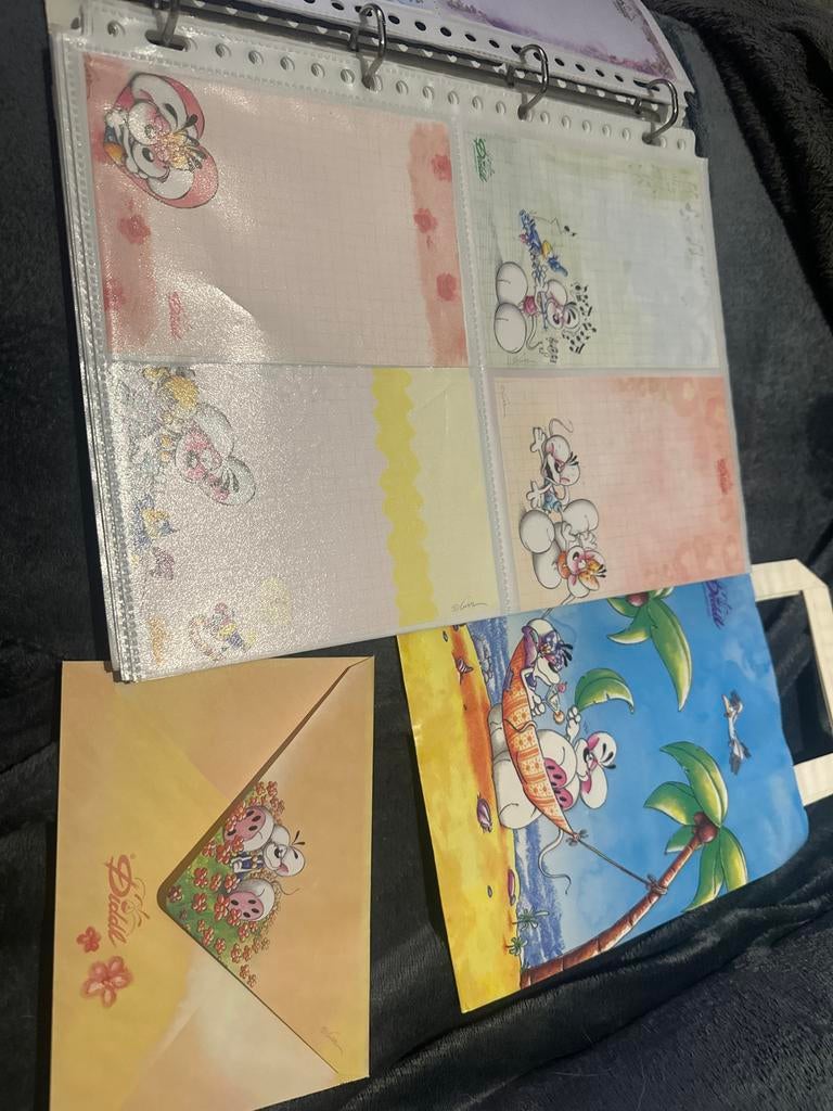 Diddl en Friends blaadjes in mapjes met tasje en envelop, Ophalen of Verzenden, Verschillende figuren, Gebruikt, Papier, Kaart of Schrift