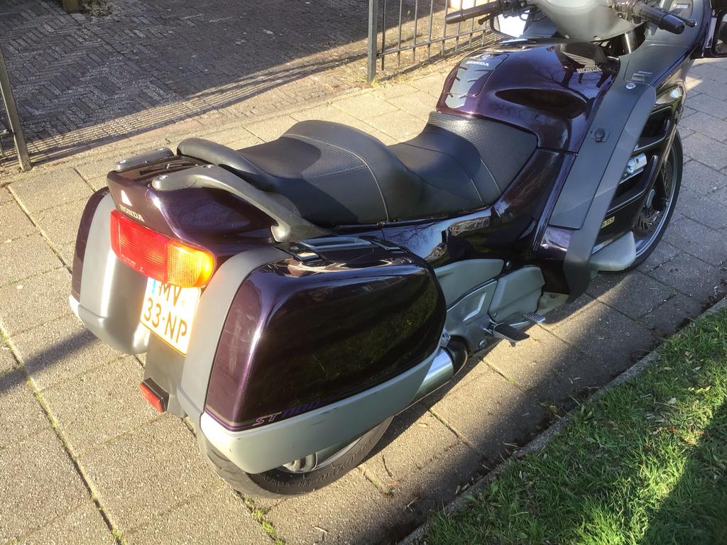 Paars, honda st1100, Traction Control, 4 cilinders, Motorrijbewijs A, Gebruikt