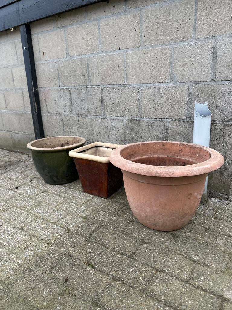 Drie bloempotten, Tuin en Terras, Bloempotten, Gebruikt, Overige materialen, Tuin, Minder dan 40 cm, 25 tot 40 cm, Overige vormen