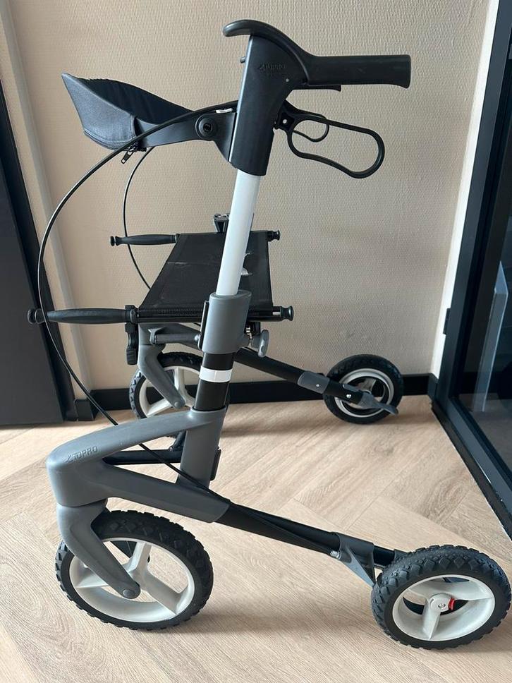 Nieuwe Topro Olympos ATR rollator maat M, Diversen, Rollators, Zo goed als nieuw, Lichtgewicht, Opvouwbaar, Ophalen of Verzenden