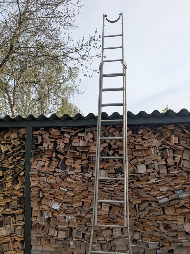 Tekoop 2 delige aluminium ladder., Doe-het-zelf en Verbouw, Ladders en Trappen, Ophalen, Gebruikt, 4 meter of meer
