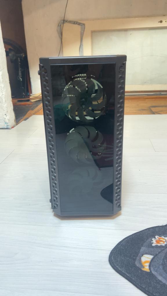 Pc case inclusief 4 fans (komt zonder schroeven, Ophalen, Zo goed als nieuw