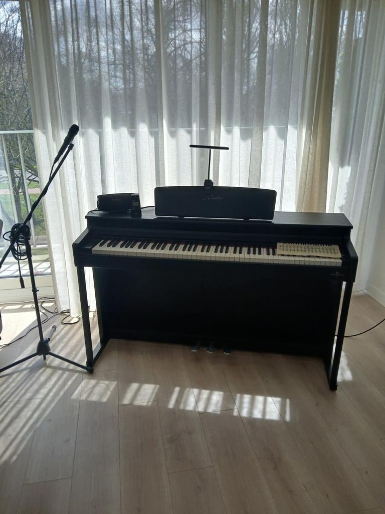 Amadeus D510 B digitale piano, Muziek en Instrumenten, Piano's, Ophalen of Verzenden, Zo goed als nieuw, Zwart