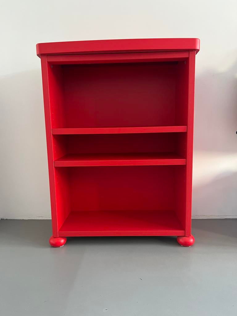 Rode Boekenkast met Bolpoten, Huis en Inrichting, Ophalen, Met plank(en), Gebruikt, 50 tot 100 cm
