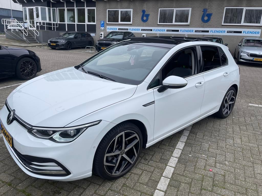 Volkswagen Golf 8 1.5 TSI 130pk 2020 Pano / ACC / Carplay, Voorwielaandrijving, 1498 cc, Wit, Sedan