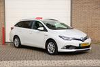 Toyota Auris 1.8 Hybrid Touring | Dealer onderhouden, Leder en Stof, Wit, 1798 cc, Volledig hybride