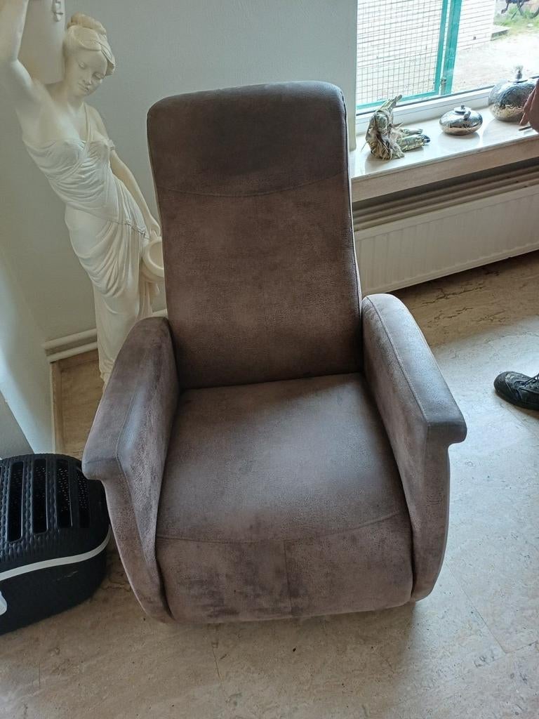 Electrische sta op stoel, Huis en Inrichting, Fauteuils, Ophalen of Verzenden, Gebruikt, 75 tot 100 cm, 50 tot 75 cm