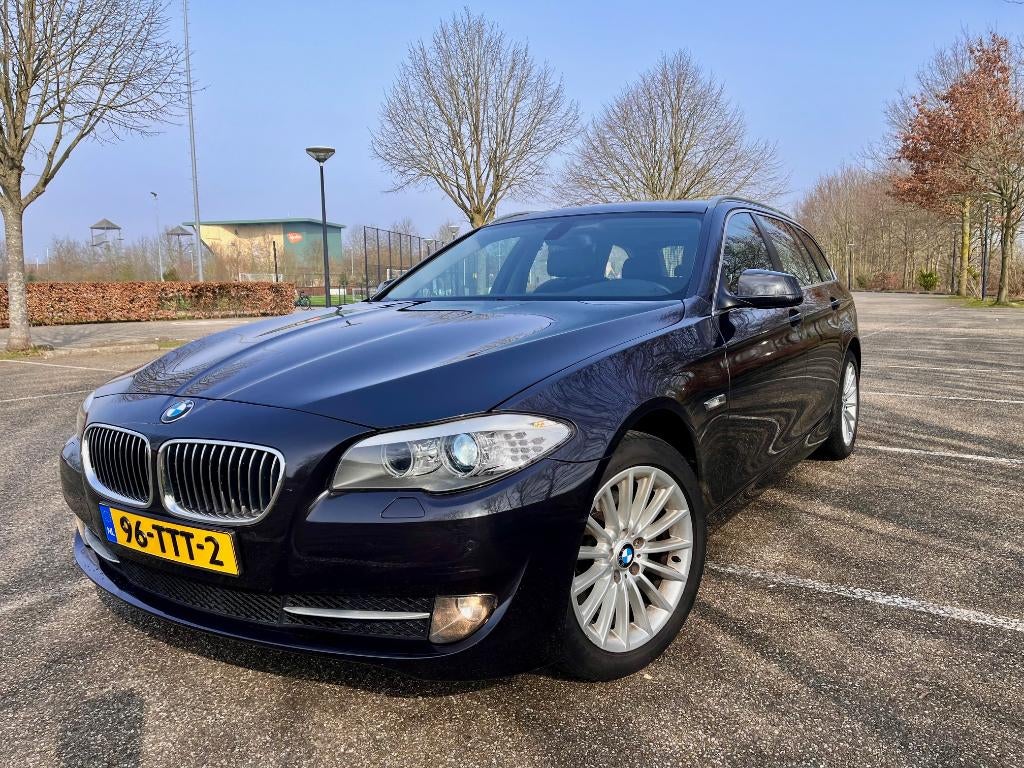 BMW 5-Serie 520I 135KW Touring Automaat-8 Bjr. 4/2012 Grijs, Auto's, Automaat, Euro 5, Achterwielaandrijving, Zwart