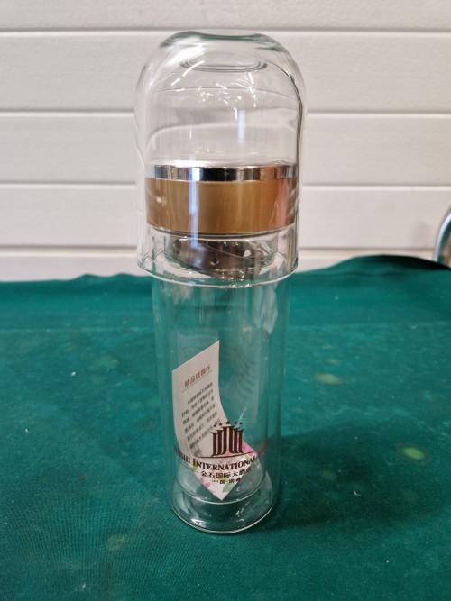 reisbeker met theefilter en  glas, nieuw, Antiek en Kunst, Ophalen of Verzenden