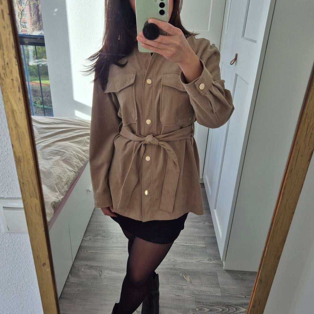 Zara oversized suède jasje maat 34, Ophalen of Verzenden, Zo goed als nieuw, Maat 34 (XS) of kleiner, Beige