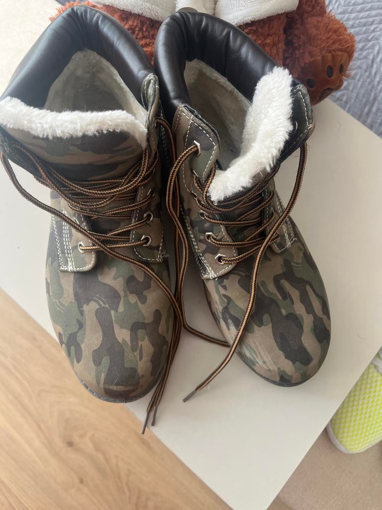 Colloseum Boots camouflage met bont, Kleding | Dames, Ophalen of Verzenden, Gedragen, Groen, Lage of Enkellaarzen