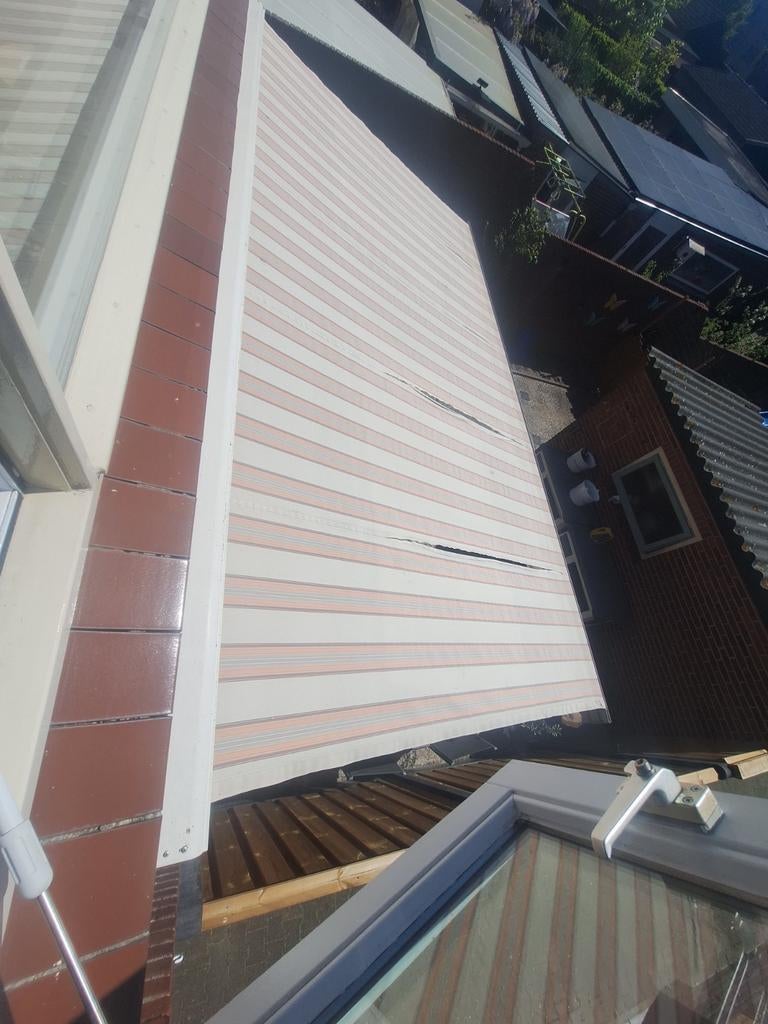 Gebruikt knikarmscherm voor terras, Tuin en Terras, Zonneschermen, Gebruikt, 450 cm of meer, Ophalen of Verzenden, 150 tot 300 cm