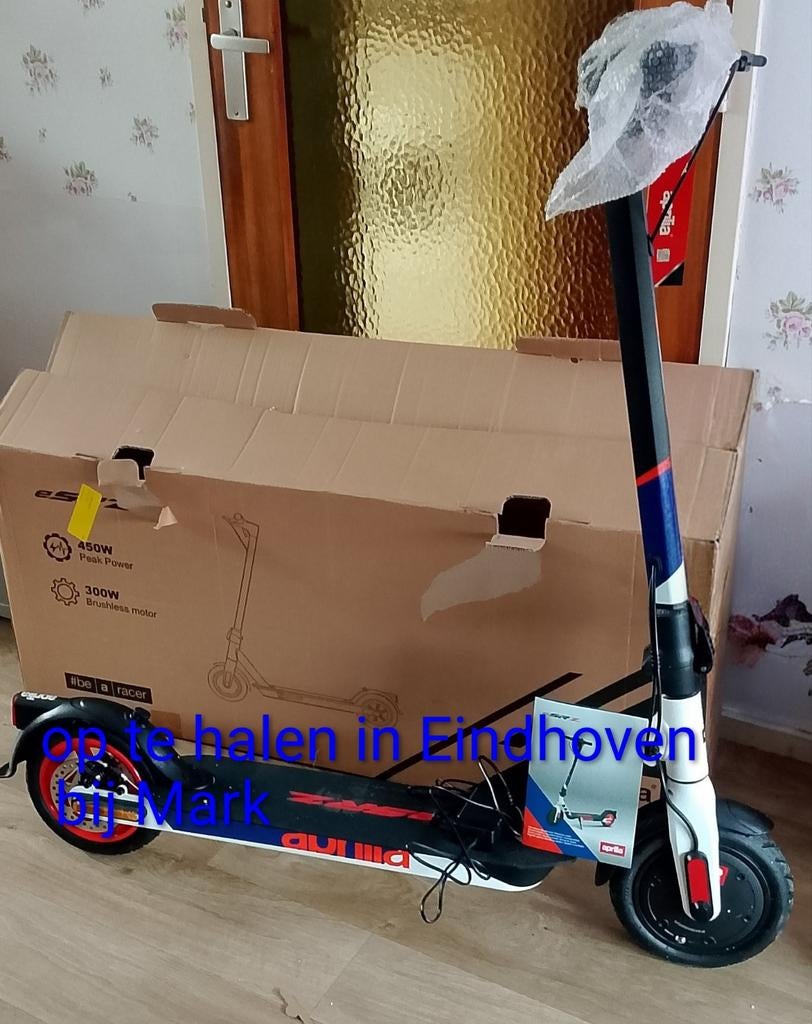 Nieuwe Aprilia Esrz step, Fietsen en Brommers, Steps, Ophalen