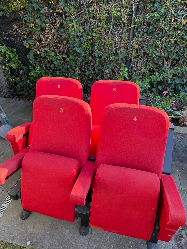 Bioscoopstoelen, Ophalen