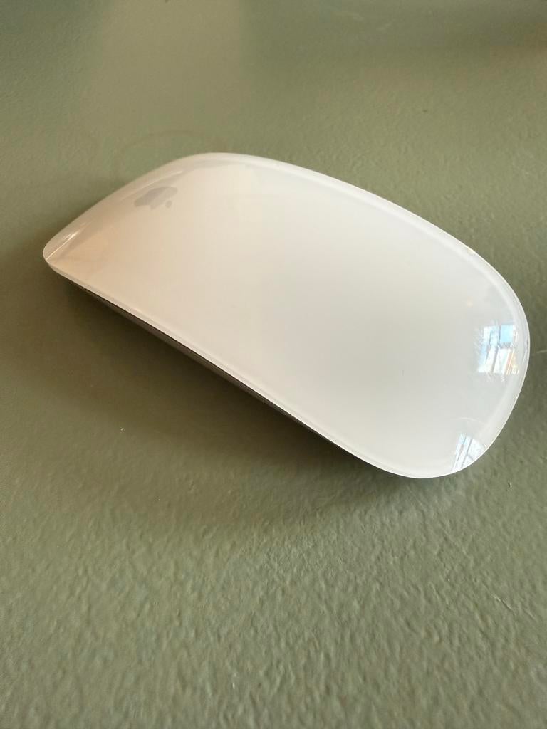 Apple Magic Mouse (Gen 1) A1296 - Goede staat, Ophalen of Verzenden, Gebruikt, Draadloos, Muis