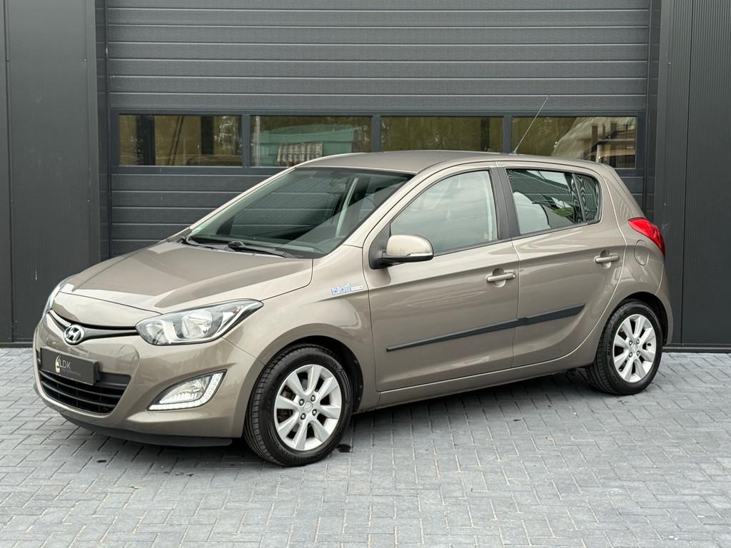 Hyundai I20 1.2i i-Deal Airco|Cruise|Trekhaak, Auto's, Euro 5, Gebruikt, 31 €/maand, 4 cilinders