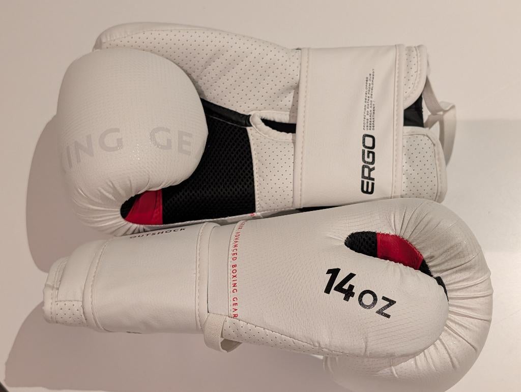 Boxing gloves Outshock, Sport en Fitness, Ophalen of Verzenden, Zo goed als nieuw, Bokshandschoenen