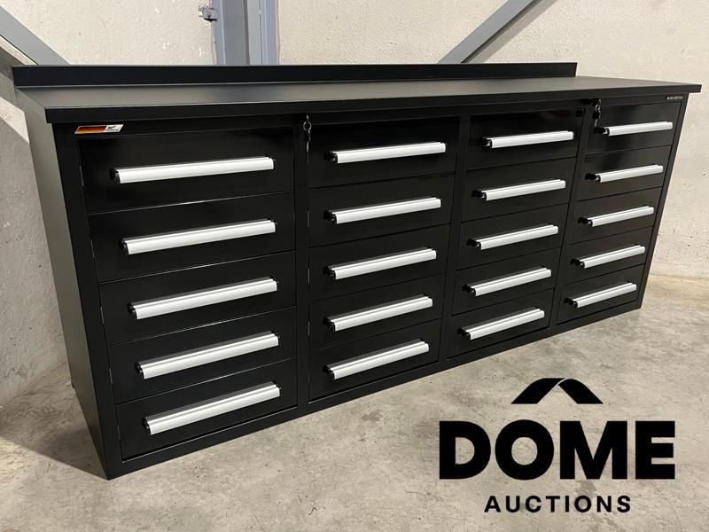 metalen werkbank met 20 laden