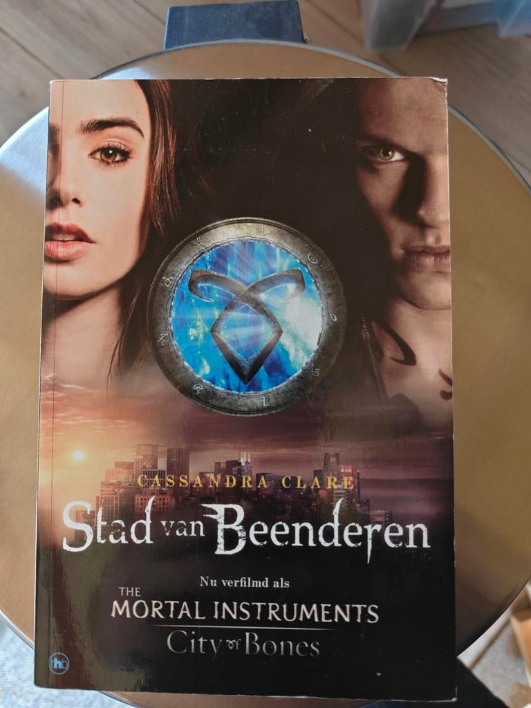 Stad van Beenderen - Cassandra Clare, Ophalen, Gelezen, Cassandra Clare, Nederland