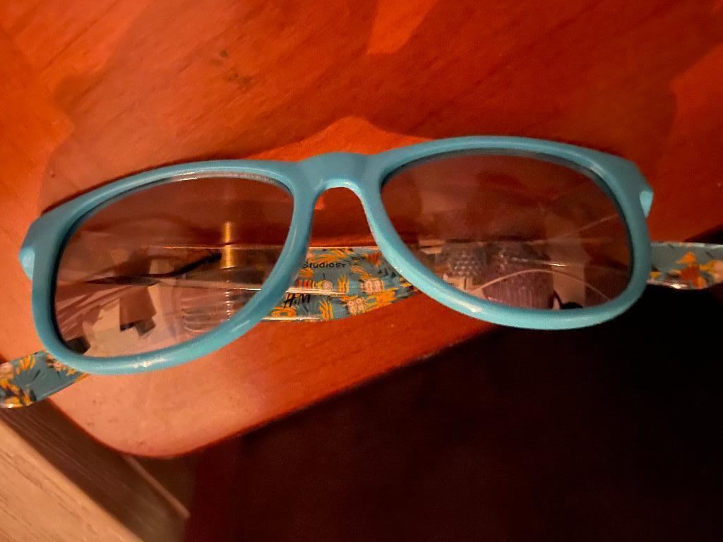 kinderzonnebril Minions blauw, Kinderen en Baby's, Kindermode-accessoires, Ophalen of Verzenden, Zo goed als nieuw, H&M