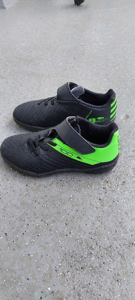 Voetbal kinder schoenen zwart/groen, maat 29, Sport en Fitness, Voetbal, Ophalen, Maat XS of kleiner, Schoenen, Zo goed als nieuw