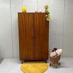Toffe vintage j`60 midcentury kledingkast baby kidsroom