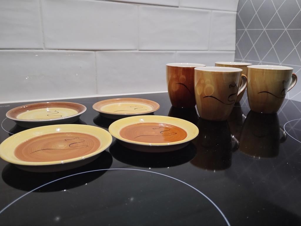 Set van 4. Unieke Senseo bekers + schotel kat afbeel, Huis en Inrichting, Keuken | Servies, Ophalen of Verzenden, Zo goed als nieuw