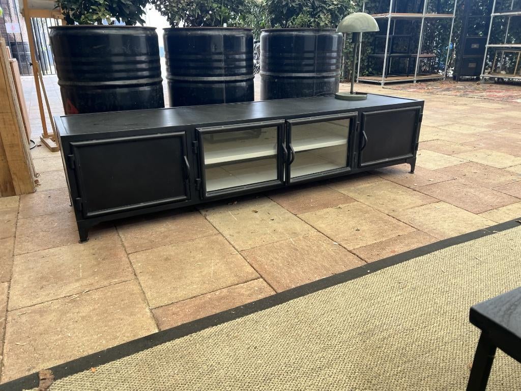 New Routz – TV-Dressoir Glandale zwart, Ophalen, Kastenn, 150 tot 200 cm, Zo goed als nieuw