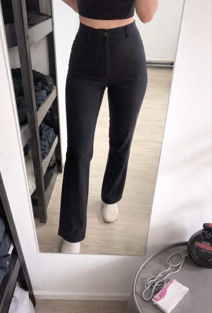 Donkerblauwe pantalon Pull&Bear maat 40, Kleding | Dames, Maat 38/40 (M), Blauw, Ophalen of Verzenden, Zo goed als nieuw