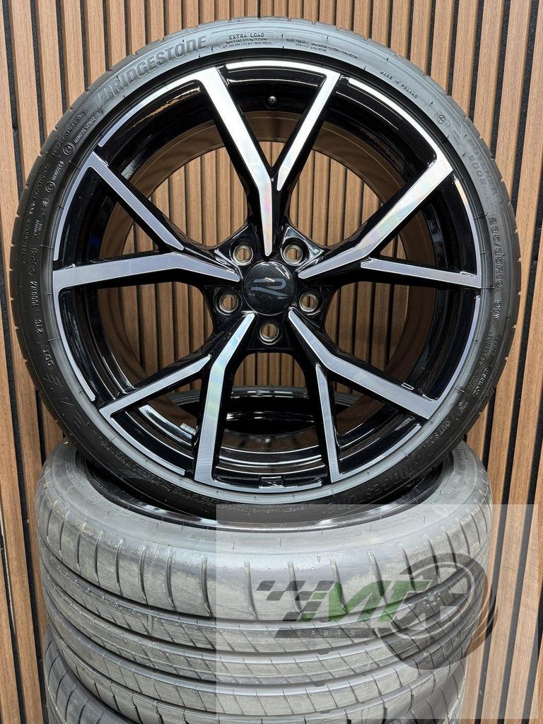 19" Vw Golf GTI R GTE RLine ESTORIL queenstown 235 35 OEM, 19 inch, -, -, Banden en Velgen