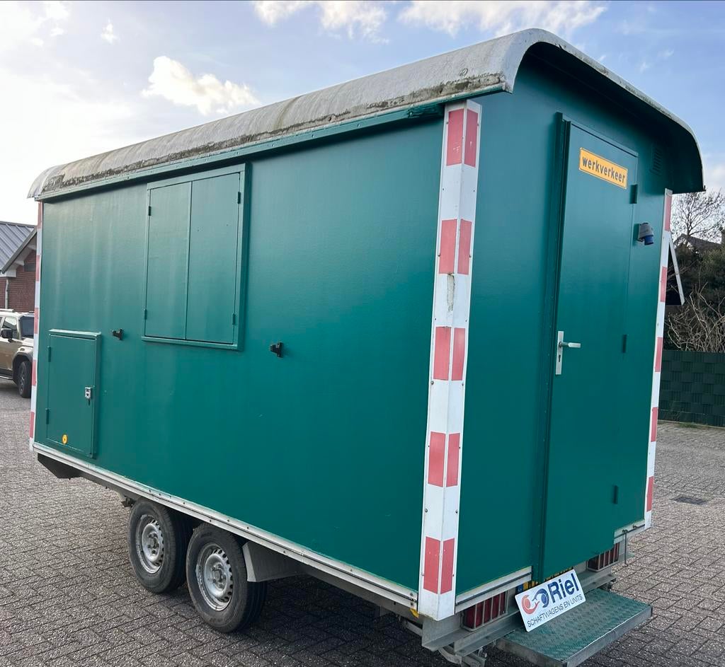 Schaftwagen tandemas snelverkeer met toilet en berging, Ophalen