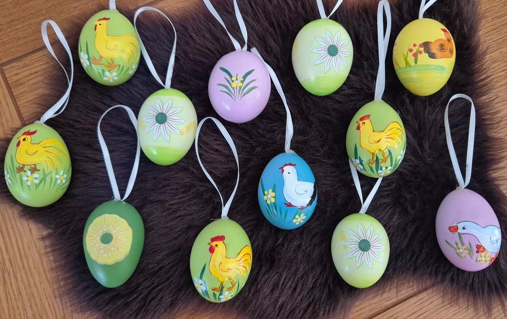 Glazen vaas met 12 paaseieren., Ophalen